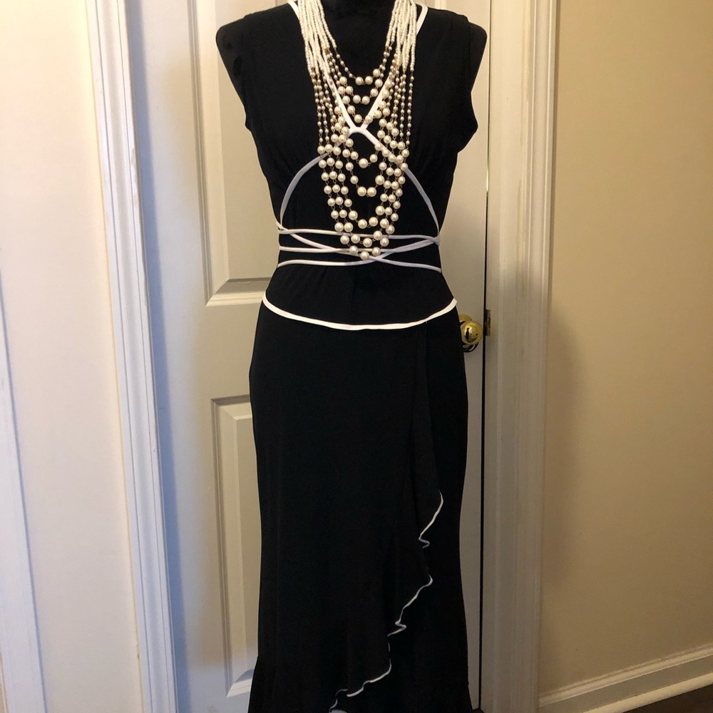 Wet Seal sleeveless mid-length ruffled dress